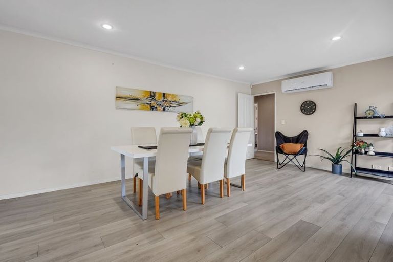 Photo of property in 27 Richfield Crescent, Westgate, Auckland, 0614