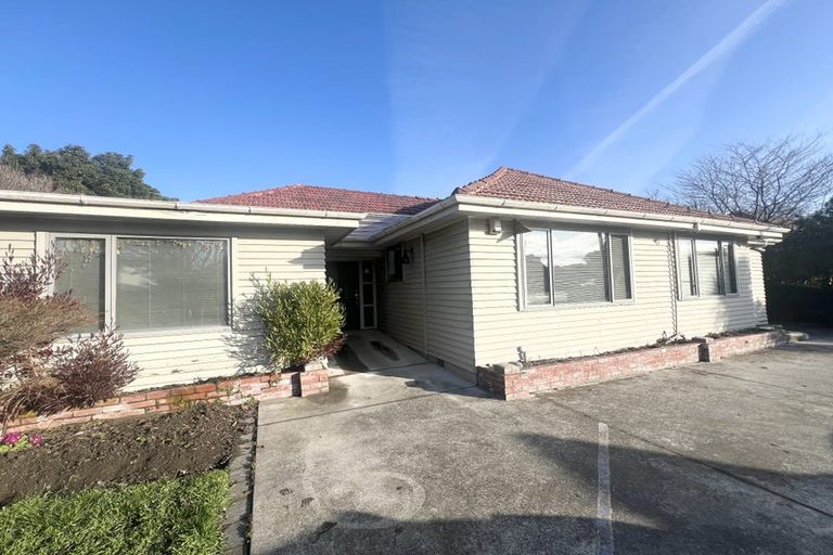 Photo of property in 307 Riccarton Road, Upper Riccarton, Christchurch, 8041