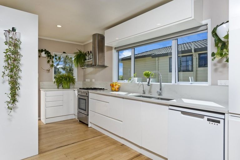 Photo of property in 20 Deep Creek Road, Torbay, Auckland, 0630