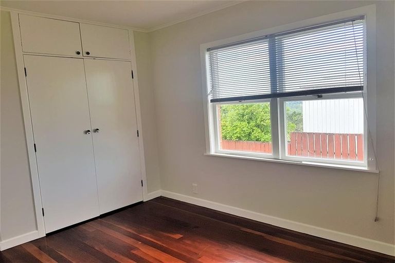 Photo of property in 52 Exmouth Road, Northcote, Auckland, 0627