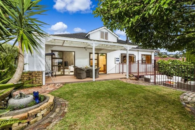 Photo of property in 10 Louvain Place, Greenhithe, Auckland, 0632