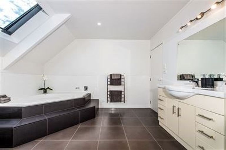 Photo of property in 14 The Avenue, Albany, Auckland, 0632