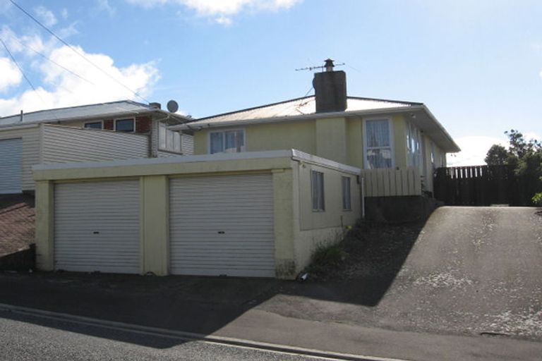 Photo of property in 31 Kenmore Street, Newlands, Wellington, 6037