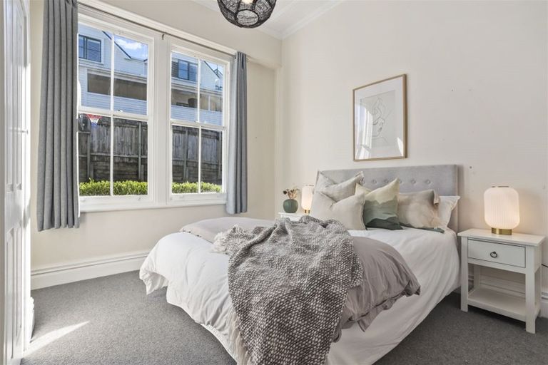 Photo of property in 17b Rodney Road, Northcote Point, Auckland, 0627