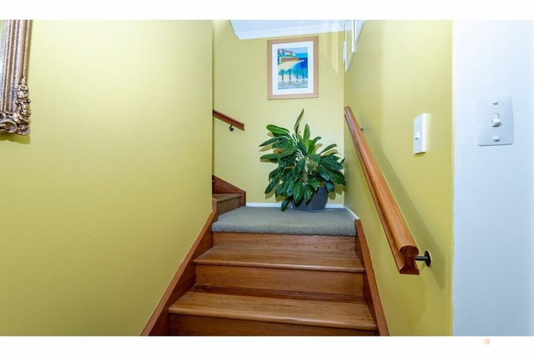 Photo of property in 20 Timaru Road, Waimate, 7924