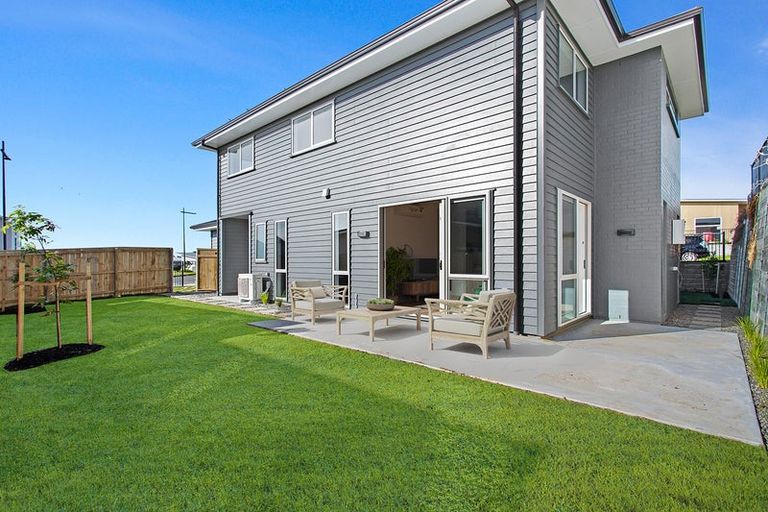 Photo of property in 15 Taikura Avenue, Red Beach, 0932