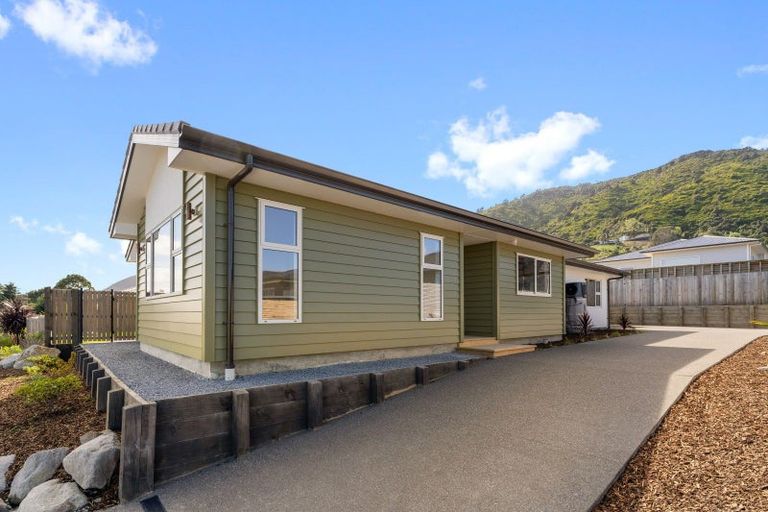 Photo of property in 43 Matenga Street, Waikanae, 5036