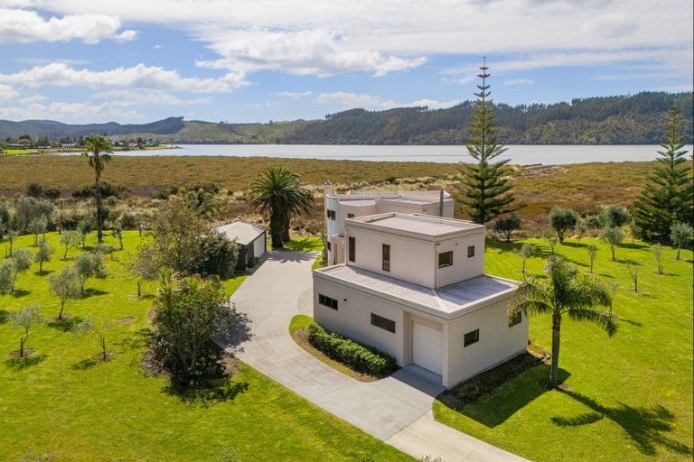 Photo of property in 141 Everitt Crescent, Whangamata, 3620