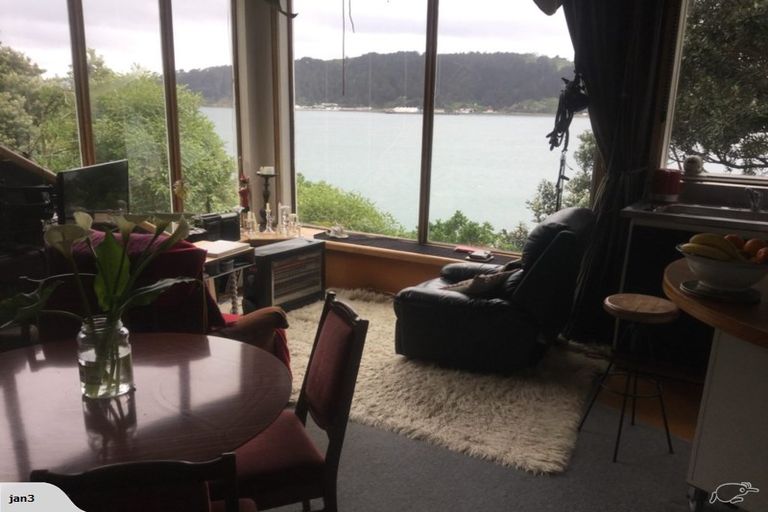 Photo of property in 2/194 Evans Bay Parade, Roseneath, Wellington, 6021