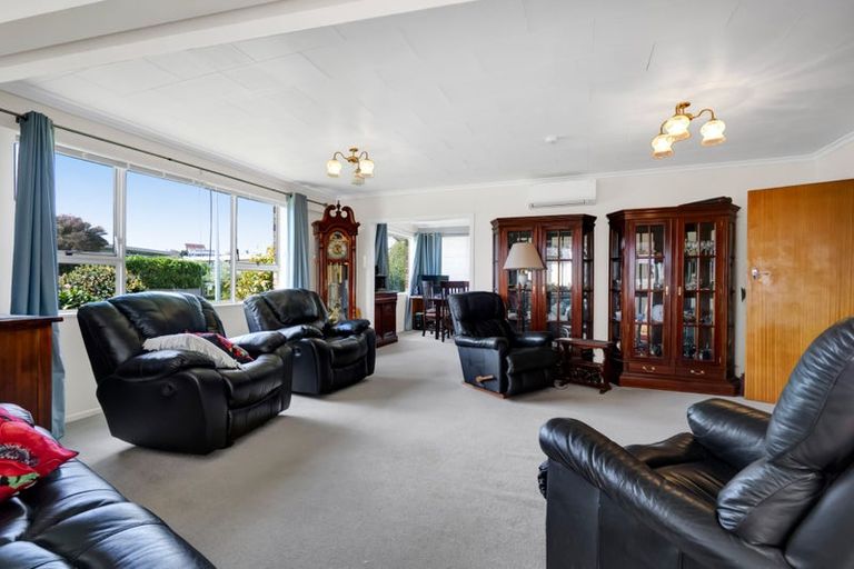 Photo of property in 40 Nevada Drive, Merrilands, New Plymouth, 4312