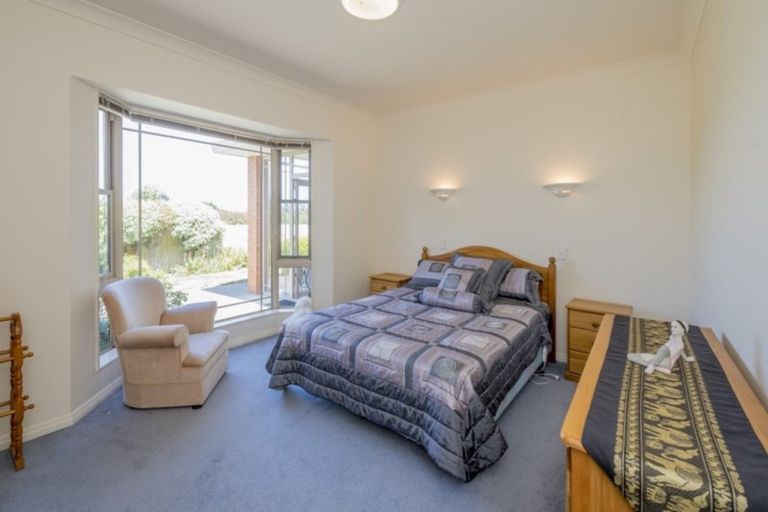 Photo of property in 31 Flaxmere Street, Waikanae Beach, Waikanae, 5036
