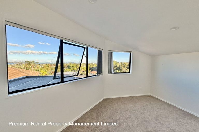 Photo of property in 12 Westergrove Place, West Harbour, Auckland, 0618