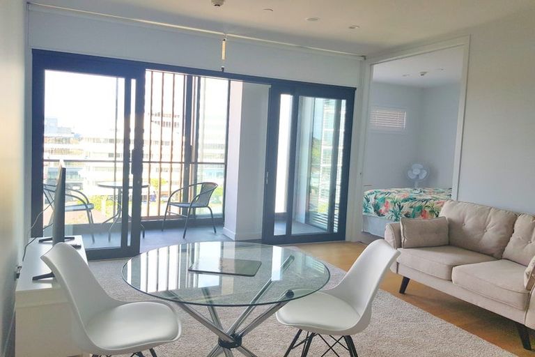 Photo of property in Frank Sargeson Apts, 404/74 Anzac Street, Takapuna, Auckland, 0622