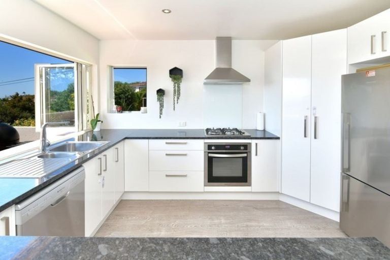 Photo of property in 37 Elliston Crescent, Stanmore Bay, Whangaparaoa, 0932