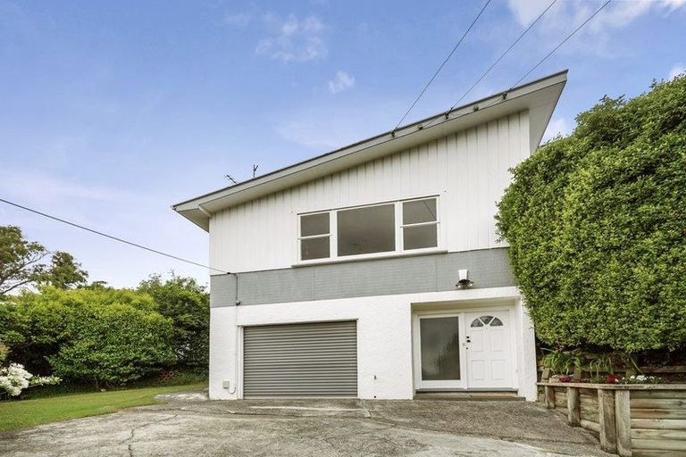 Photo of property in 114 Redwood Avenue, Tawa, Wellington, 5028
