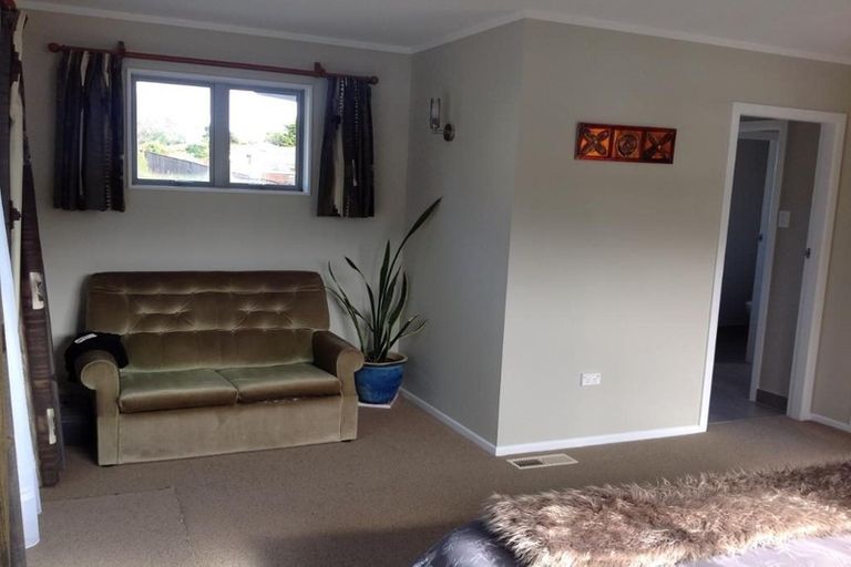 Photo of property in 12 Timaru Grove, Kelson, Lower Hutt, 5010