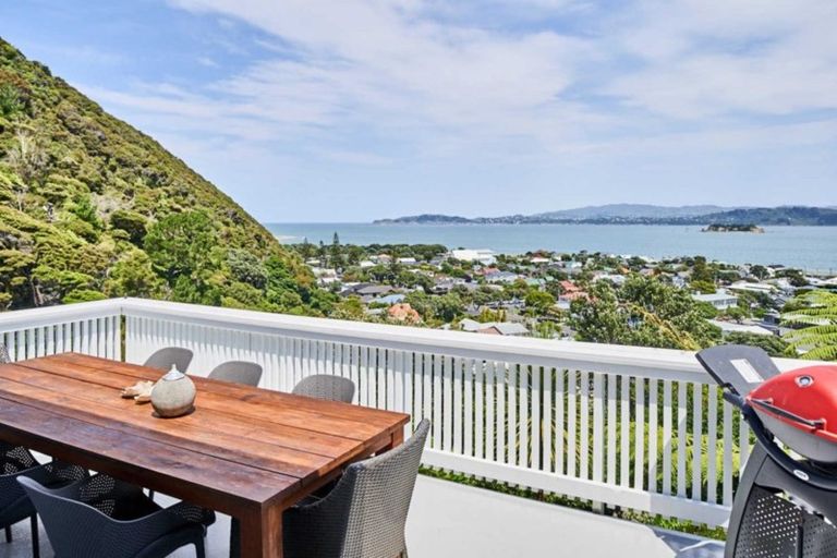 Photo of property in 3 Mackenzie Road, Eastbourne, Lower Hutt, 5013