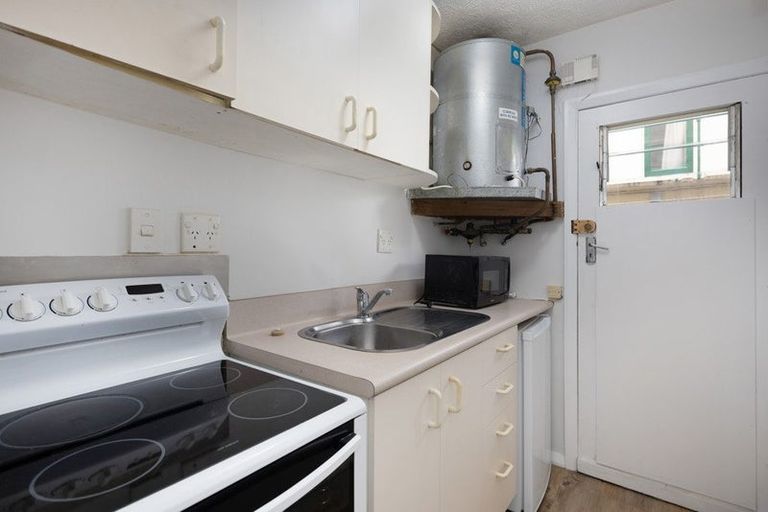 Photo of property in Avon Apartments, 2/313 The Terrace, Te Aro, Wellington, 6011