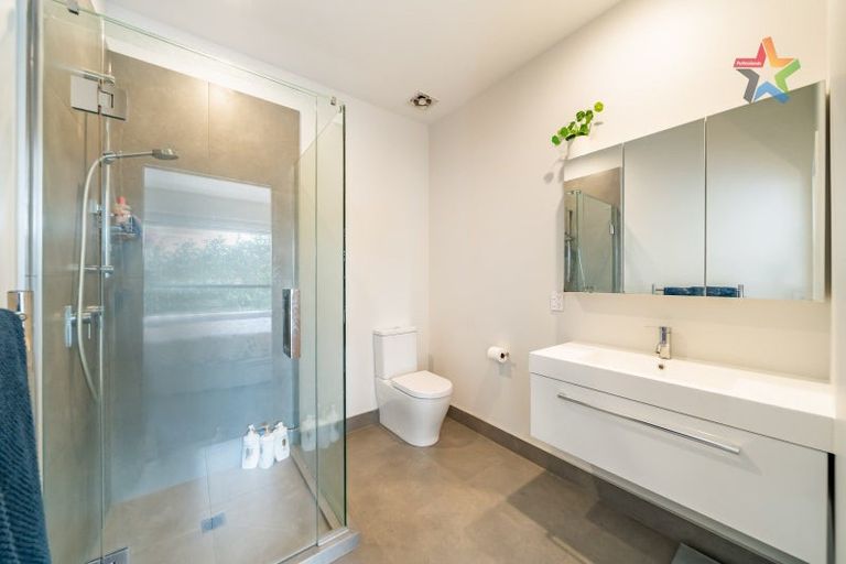 Photo of property in 1b Wai-iti Crescent, Woburn, Lower Hutt, 5010