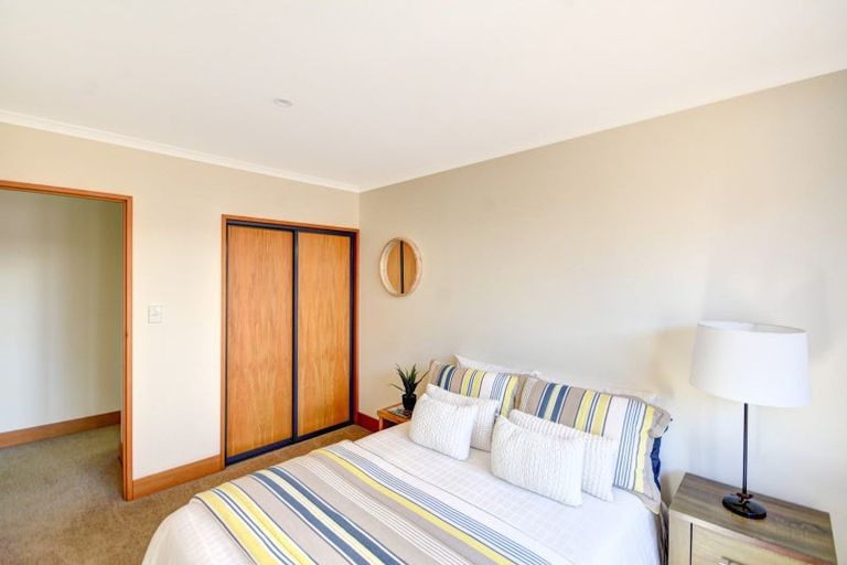 Photo of property in 33 Macandrew Road, South Dunedin, Dunedin, 9012