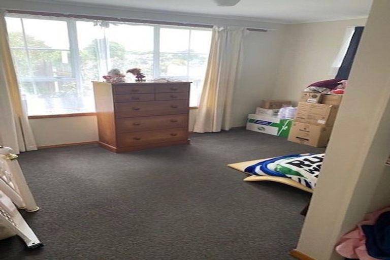 Photo of property in 10 Hillary Street, Tawa, Wellington, 5028