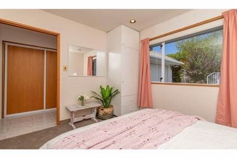 Photo of property in 52 Berkshire Drive, Avonhead, Christchurch, 8042