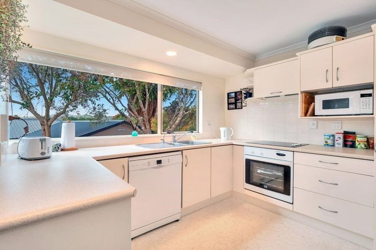 Photo of property in 86 Osprey Drive, Welcome Bay, Tauranga, 3112