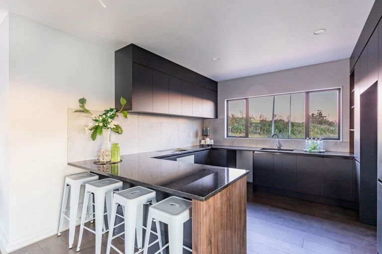 Photo of property in 2 Celestial Crescent, Orewa, 0931