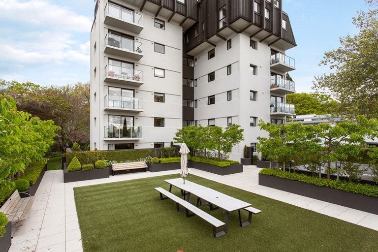 Photo of property in 2/18 Carlton Mill Road, Merivale, Christchurch, 8014