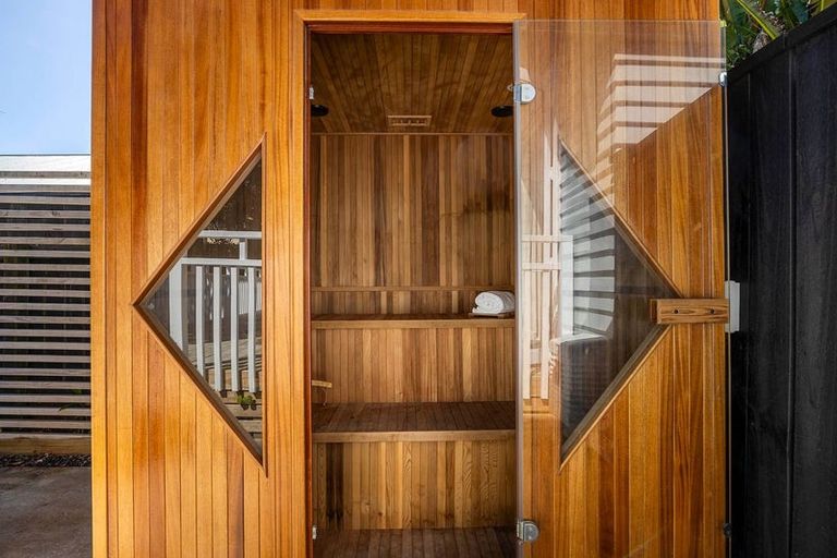 Photo of property in 107 Fulford Street, New Plymouth, 4310