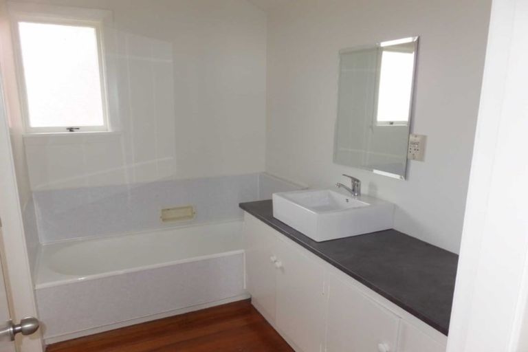 Photo of property in 2/58 Office Road, Merivale, Christchurch, 8014