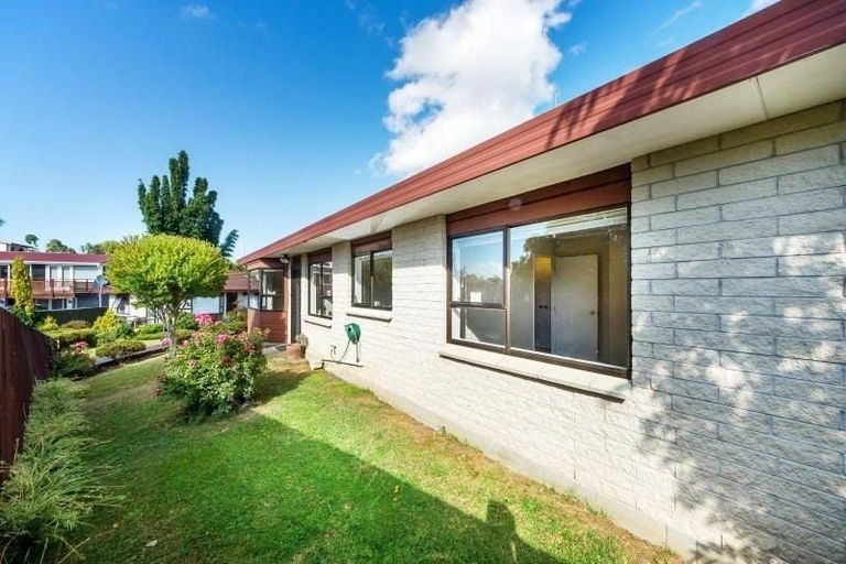 Photo of property in 8/54 Nikau Street, New Lynn, Auckland, 0600
