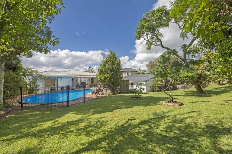 Photo of property in 4 Fenton Terrace, Cockle Bay, Auckland, 2014