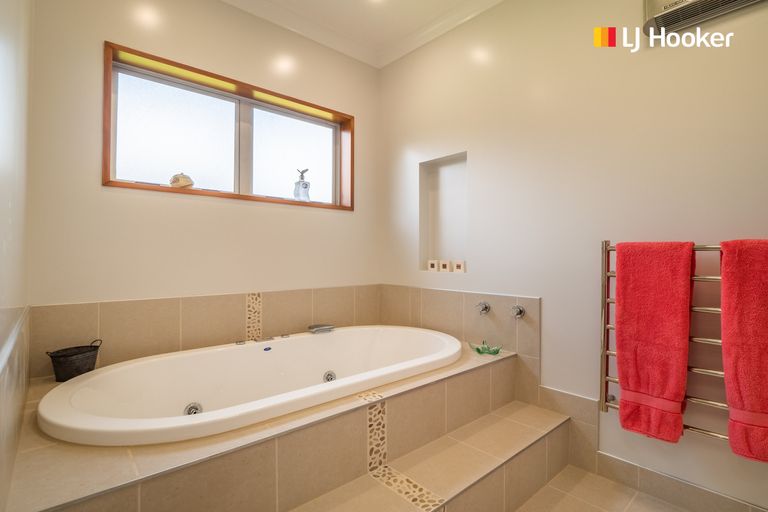 Photo of property in 28 Irwin Logan Drive, Mosgiel, 9024