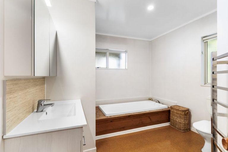 Photo of property in 1/28 Cresta Avenue, Beach Haven, Auckland, 0626