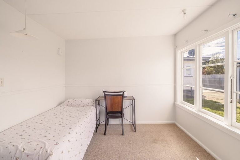 Photo of property in 216 Wainoni Road, Avondale, Christchurch, 8061