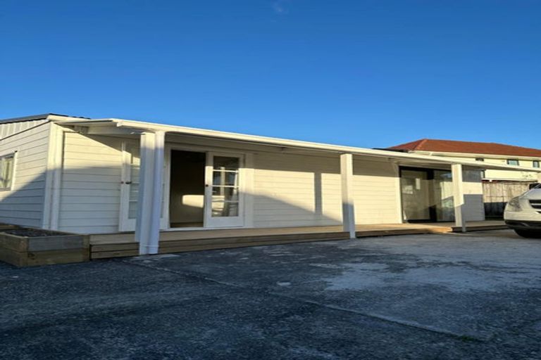Photo of property in 31 Waipani Road, Te Atatu Peninsula, Auckland, 0610