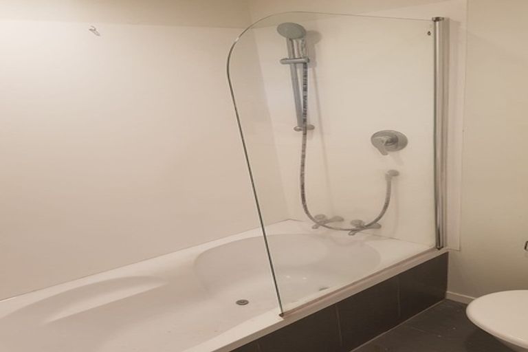 Photo of property in 34 Grove Road, Kelburn, Wellington, 6012