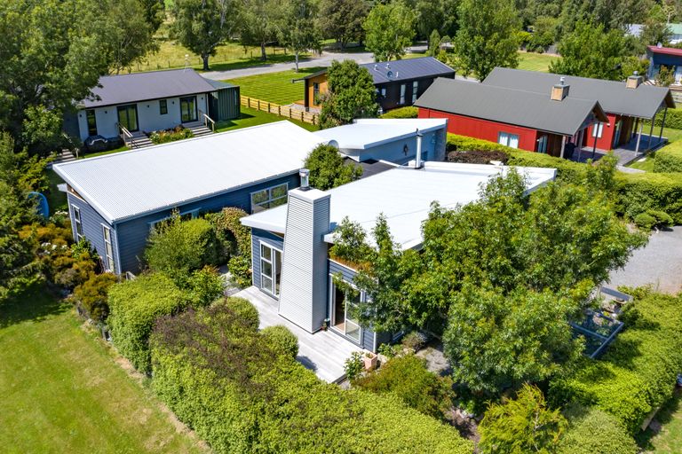 Photo of property in 6 Ryton Place, Lake Coleridge, 7572