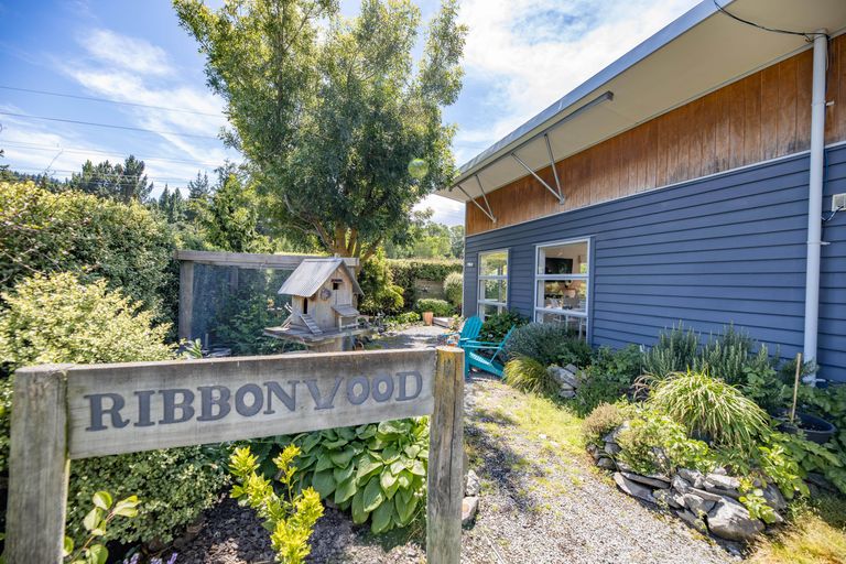 Photo of property in 6 Ryton Place, Lake Coleridge, 7572