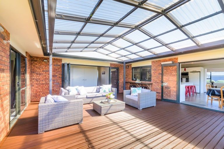 Photo of property in 18 Daniel Place, Kelvin Grove, Palmerston North, 4414