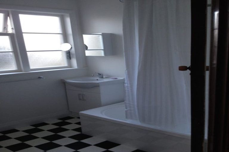 Photo of property in 2/3 Mudie Street, Alicetown, Lower Hutt, 5010