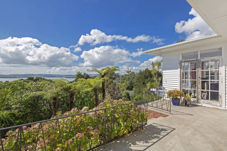 Photo of property in 4 Fenton Terrace, Cockle Bay, Auckland, 2014