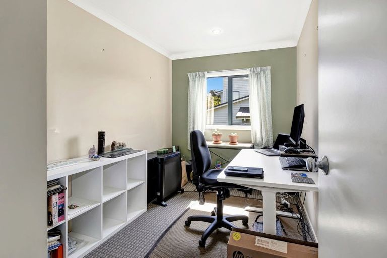 Photo of property in 13 Greenstone Place, Aotea, Porirua, 5024