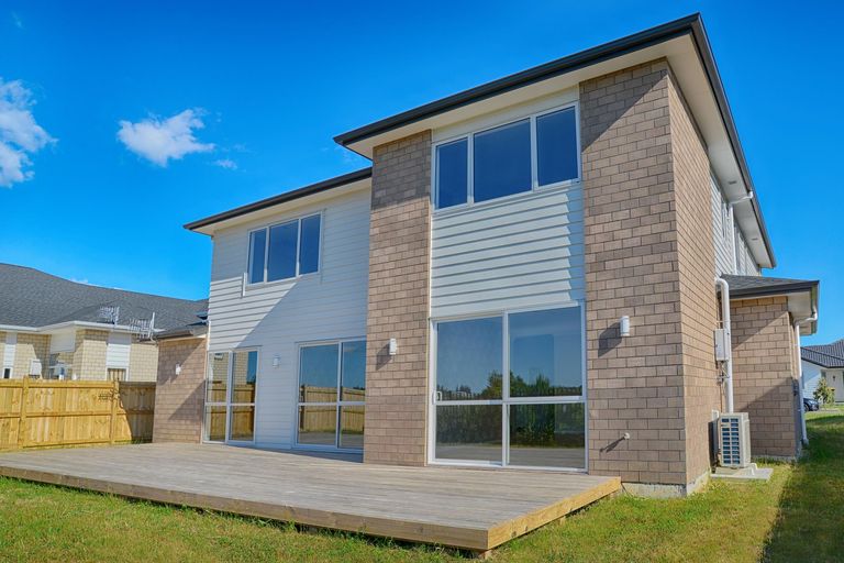 Photo of property in 3 Iwinuku Crescent, Wattle Downs, Auckland, 2103