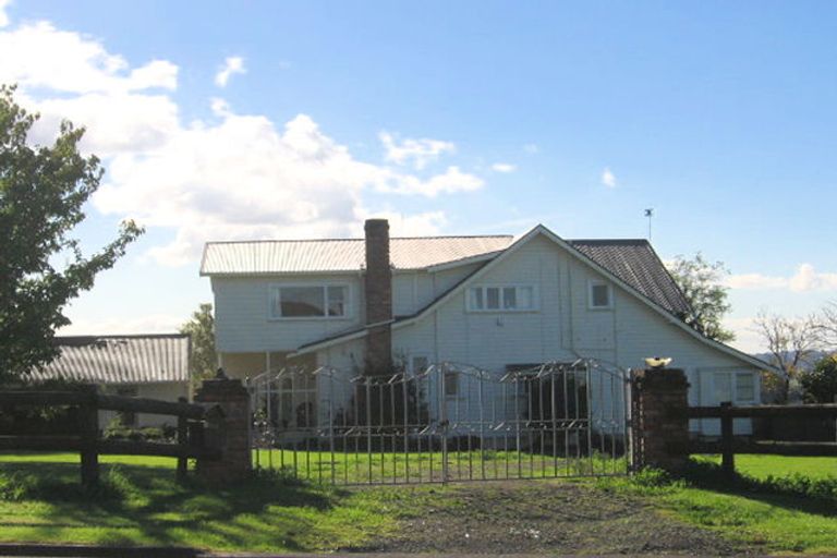 Photo of property in 80 Hobsonville Road, West Harbour, Auckland, 0618