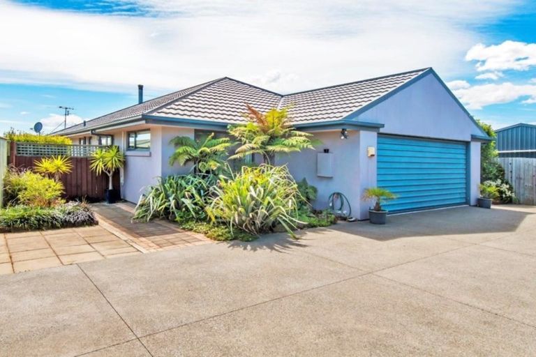 Photo of property in 22 Markham Way, Rolleston, 7614