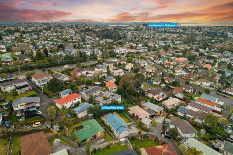 Photo of property in 25 Broadfield Street, Massey, Auckland, 0614