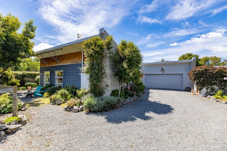 Photo of property in 6 Ryton Place, Lake Coleridge, 7572