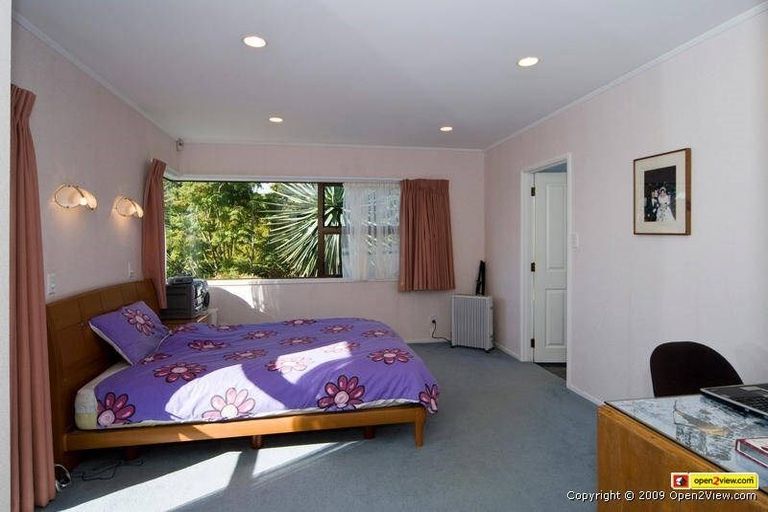 Photo of property in 100 Arran Road, Browns Bay, Auckland, 0630